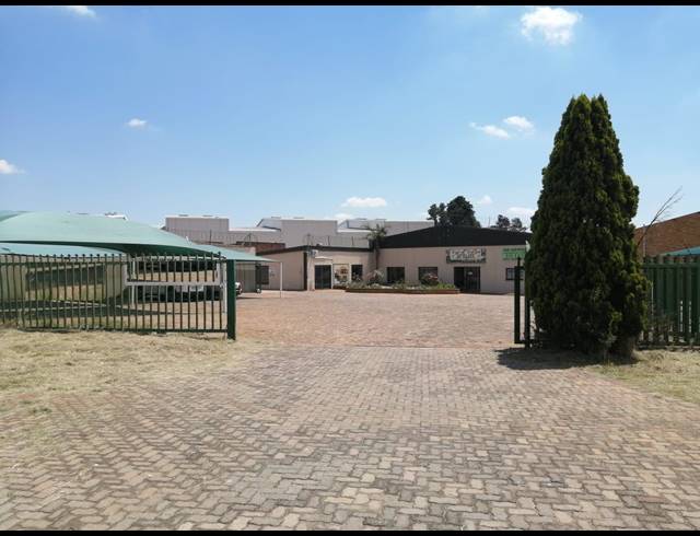 2,600M² WAREHOUSE FOR SALE IN BOLTONIA